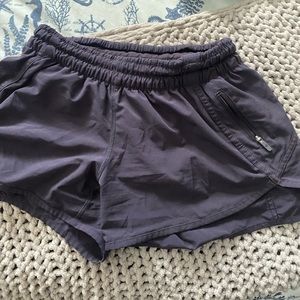 Lululemon size 6 tracker shorts